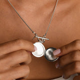 Rounded box chain necklace with round locket