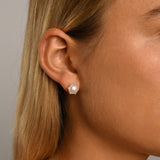 Claw-set round pearl studs (10mm)