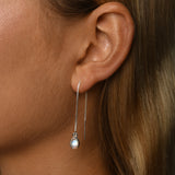 Thread earrings with moonstone