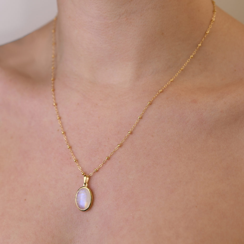 Rosario necklace with oval moonstone - Von Treskow